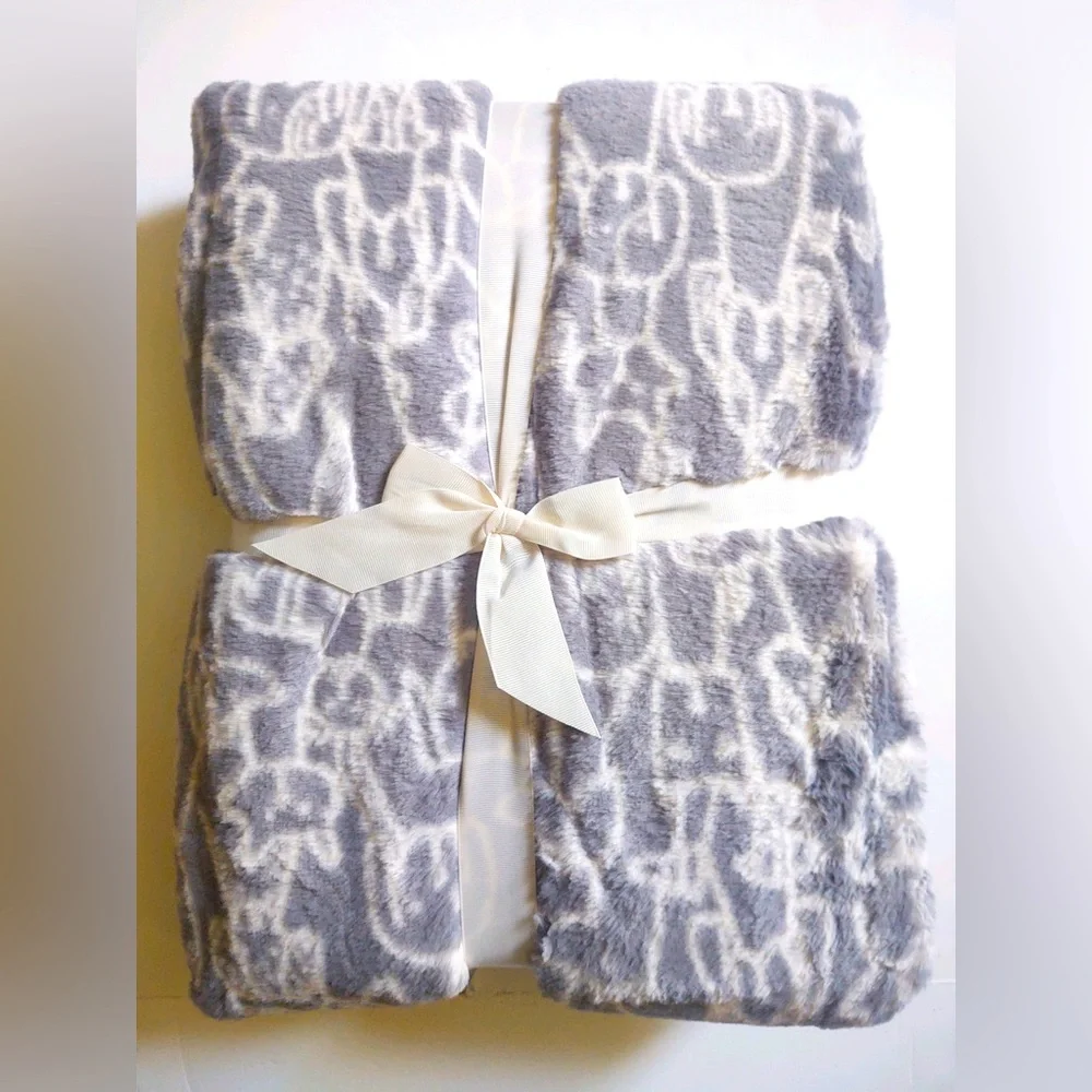 Canine Creations Throw Blanket With Waterproof Liner - White & Gray
